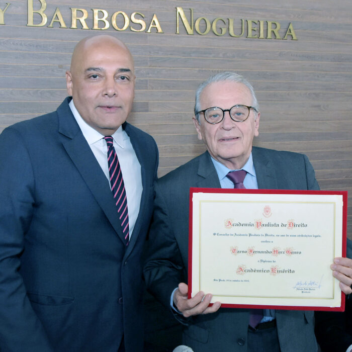 Tarso Genro recebe o título de Acadêmico Emérito em Congresso da  Academia Paulista de Direito